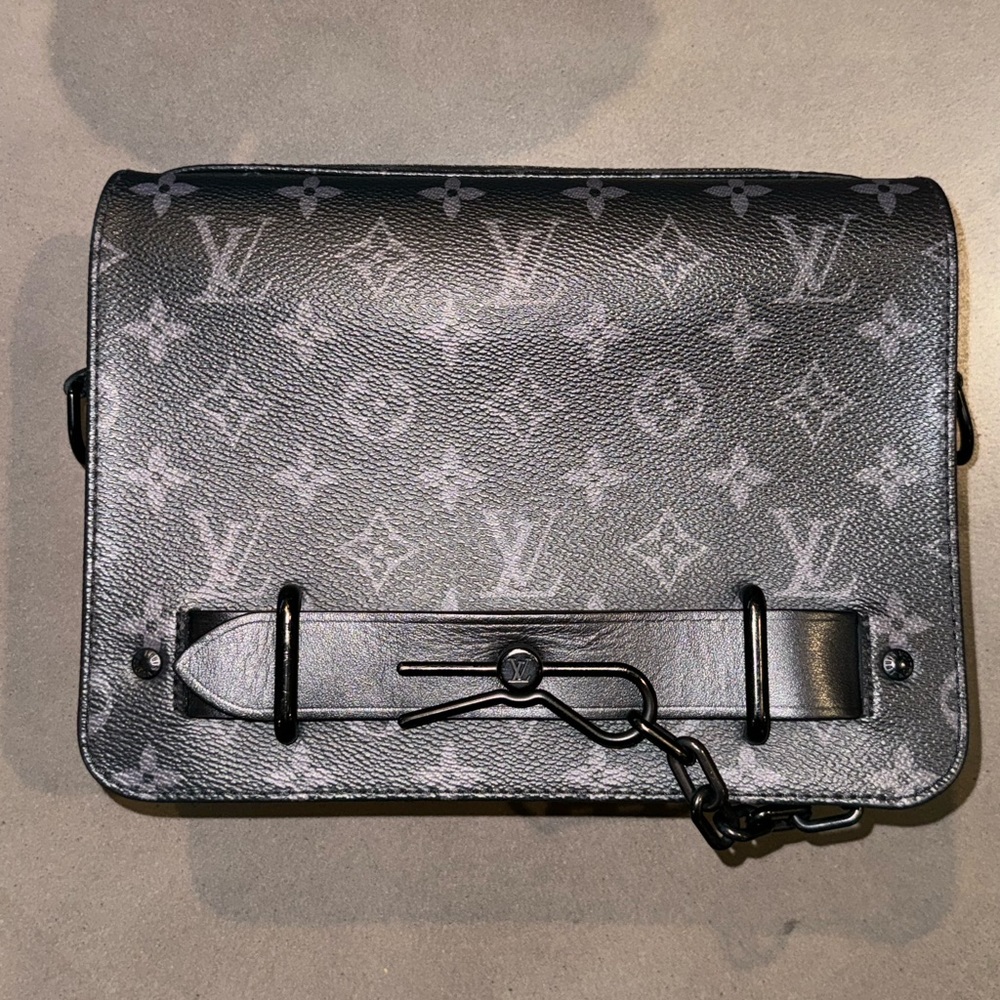 Louis Vuitton Monogram Eclipse Gray/Black Crossbody Bag